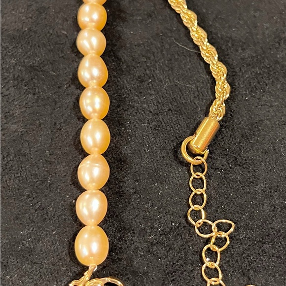 Elegant Pink Pearl Bracelet with Gold Chain - Picture 3 of 3